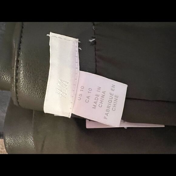 Green faux leather mini skirt! NWT Size 10 - Picture 4 of 6